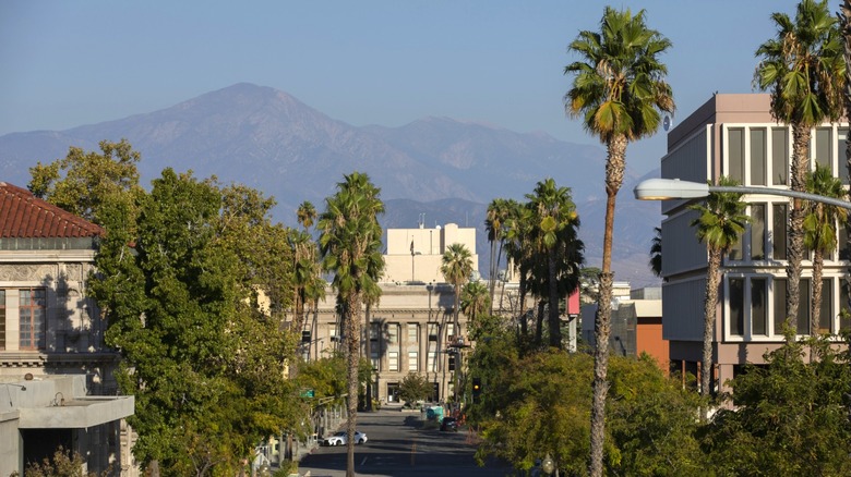 Paysage de rue au centre-ville de San Bernardino, Californie