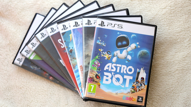 Une grande pile de boîtes de jeux PS5.