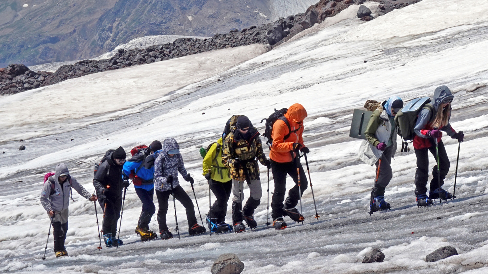 8 personnes ont été enfermées dans une simulation de l'Everest pendant 40 jours. Ils ne s'attendaient pas à ce qui se passera ensuite