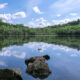 Le Serene State Park de New York possède un lac vitré avec des sentiers accidentés et des couleurs d'automne