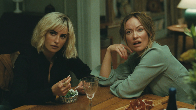 Pina et Angela ont l'air horrifiées dans The Invite