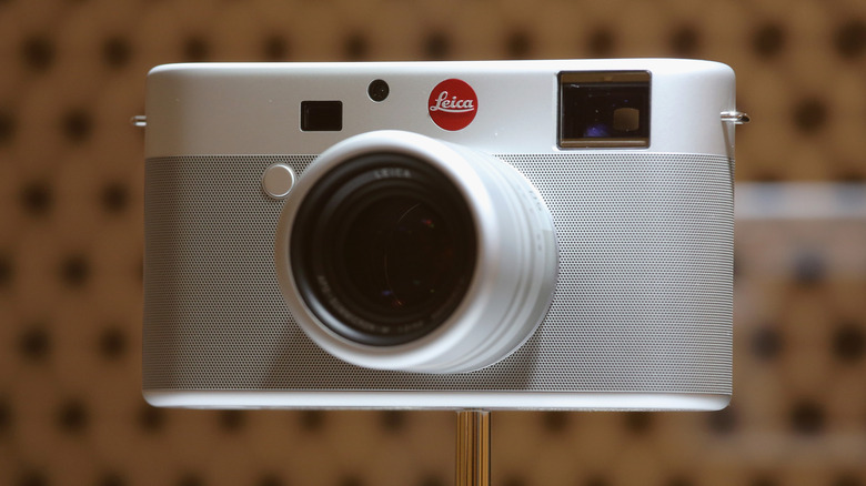 Appareil photo télémétrique numérique Leica conçu par Jony Ive pour la vente aux enchères 2013 (RED)