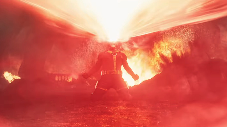 Le Cyclope de James Marsden libère une explosion d'énergie dans le ciel dans Avengers Doomsday