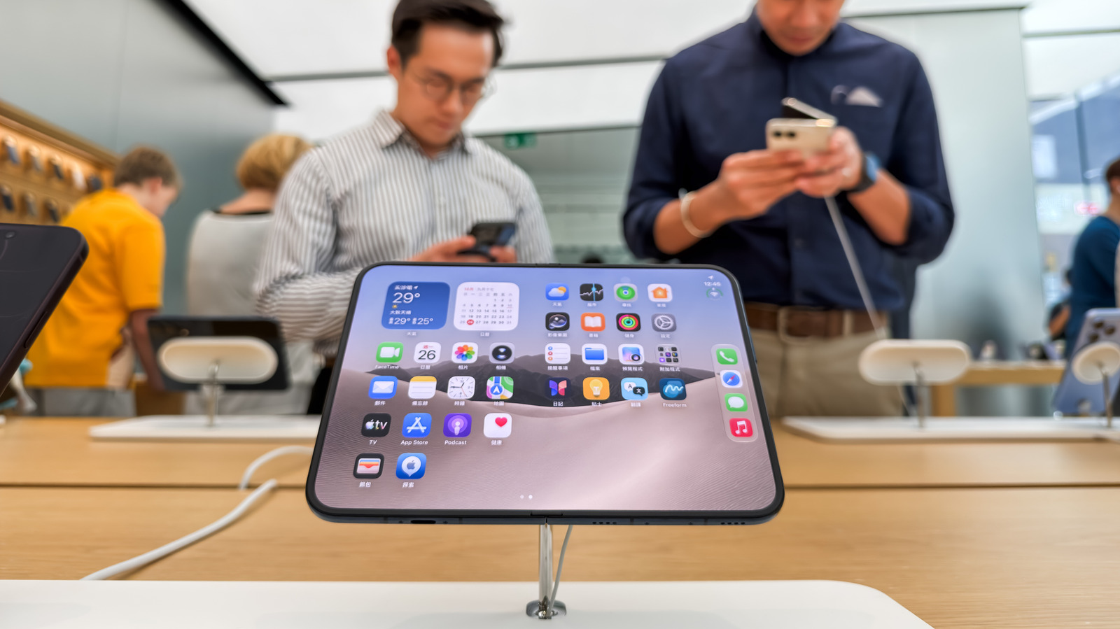Les nouveaux écrans pliables pour iPhone se fissurent, et voici la réponse d'Apple