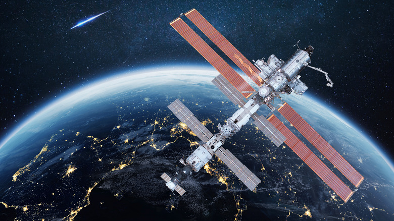 La Station spatiale internationale survole la Terre