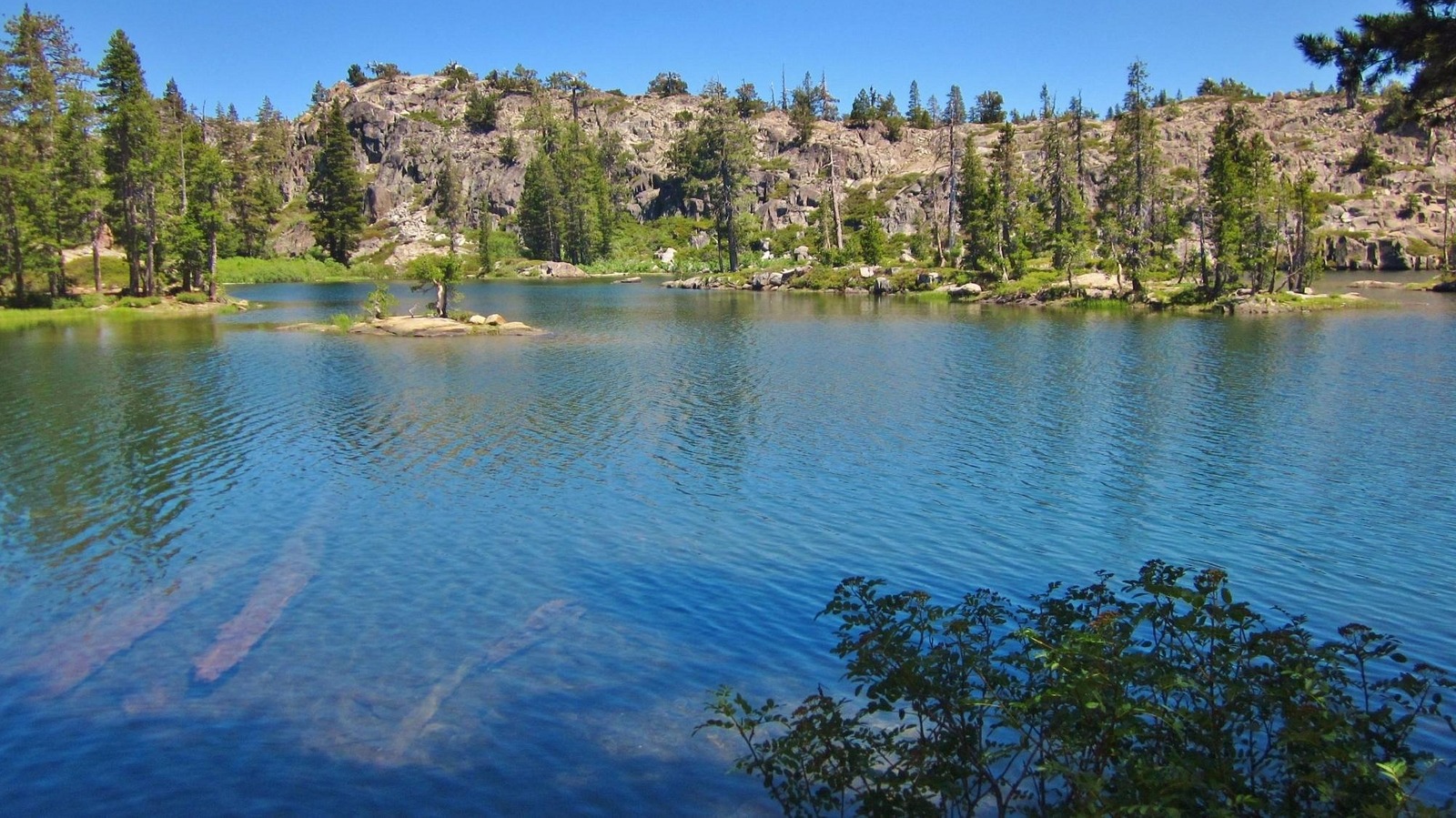 À moins d'une heure du lac Tahoe se trouvent trois lacs californiens avec des sentiers de randonnée pittoresques