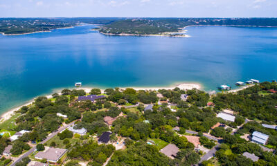Le lac intérieur le plus profond du Texas possède des falaises calcaires pittoresques et des parcs familiaux pour la baignade