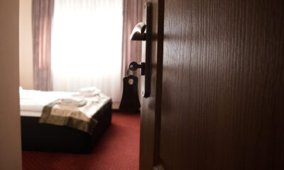 Vous devriez réfléchir à deux fois avant de marcher pieds nus dans une chambre d’hôtel