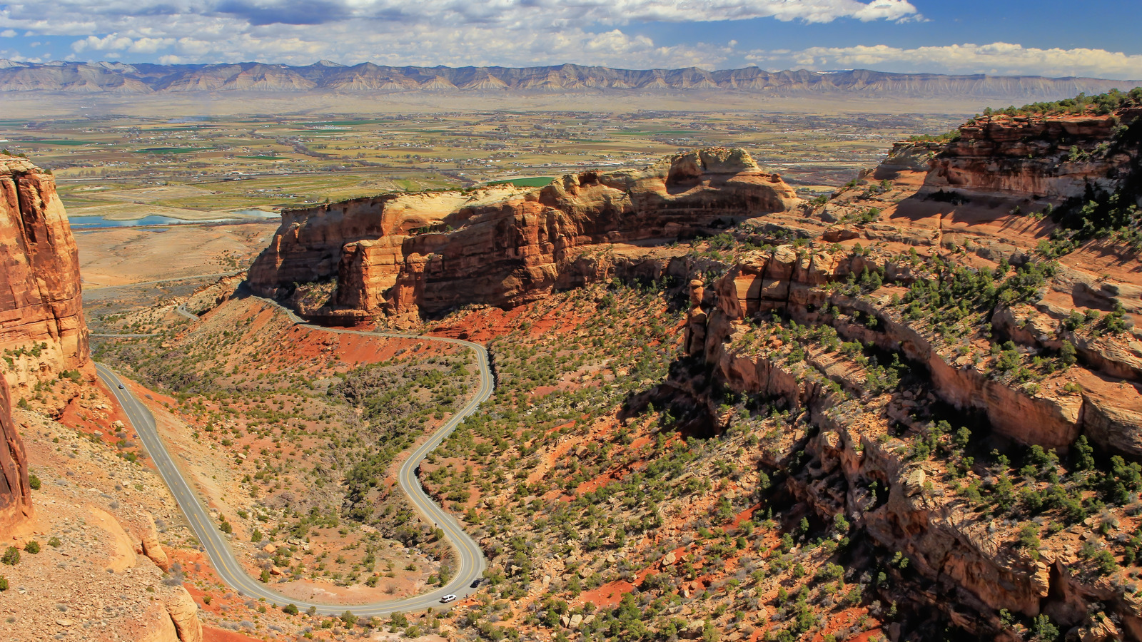 Ce monument national sous-estimé offre une route panoramique avec des monolithes spectaculaires en gros plan