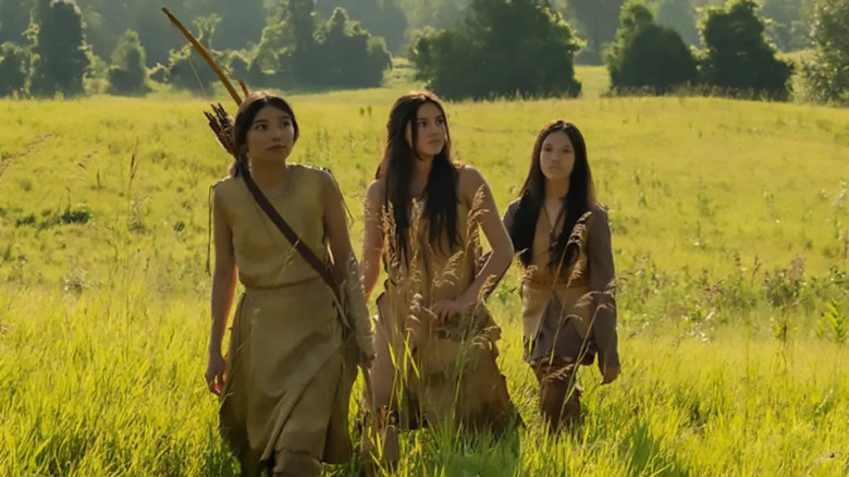 Necani, Kino et Maneese s'approchent des bois de l'Ouest dans l'épisode 4 de Welcome to Derry.